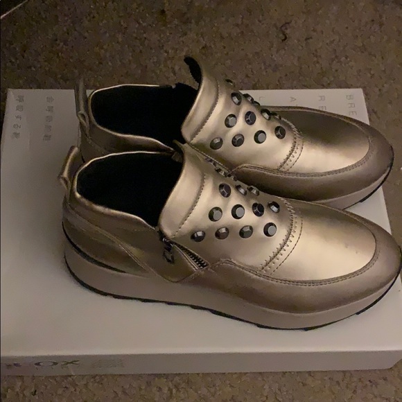 Shoes - Picture 2 of 3